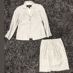 Ellen Tracy Silk White & Black Skirt Suit 2P